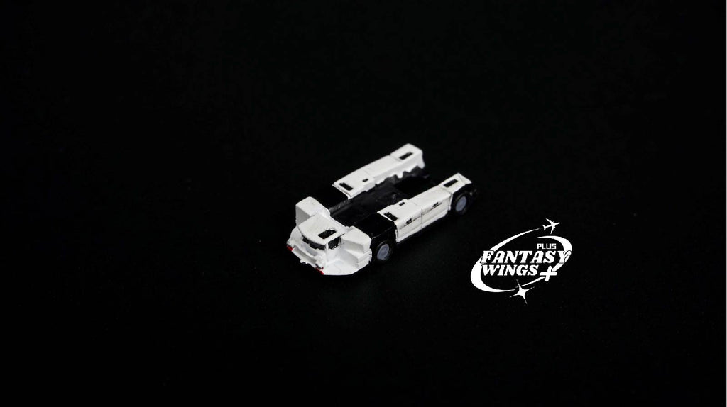 Fantasywings+ 1/400 Push Back Truck AST-1 + AST-1 6x6 ( 2-cars Set )
